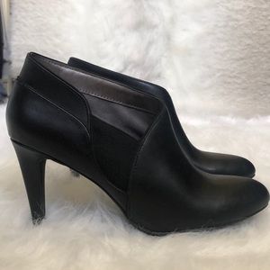 Adrienne Vittadini black booties